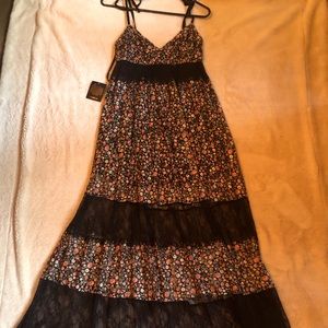 Beautiful Brand new Bebe floral maxi dress